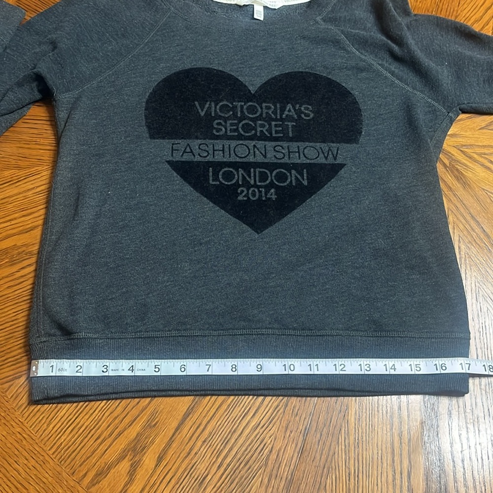 Victoria’s Secret • Velvet Heart VS Fashion Show 2014 Pullover Sweatshirt - Picture 6 of 8